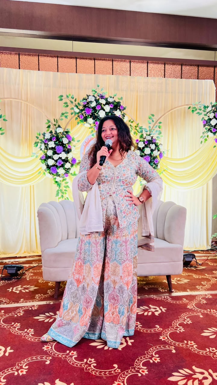 Anchor Riya Modi